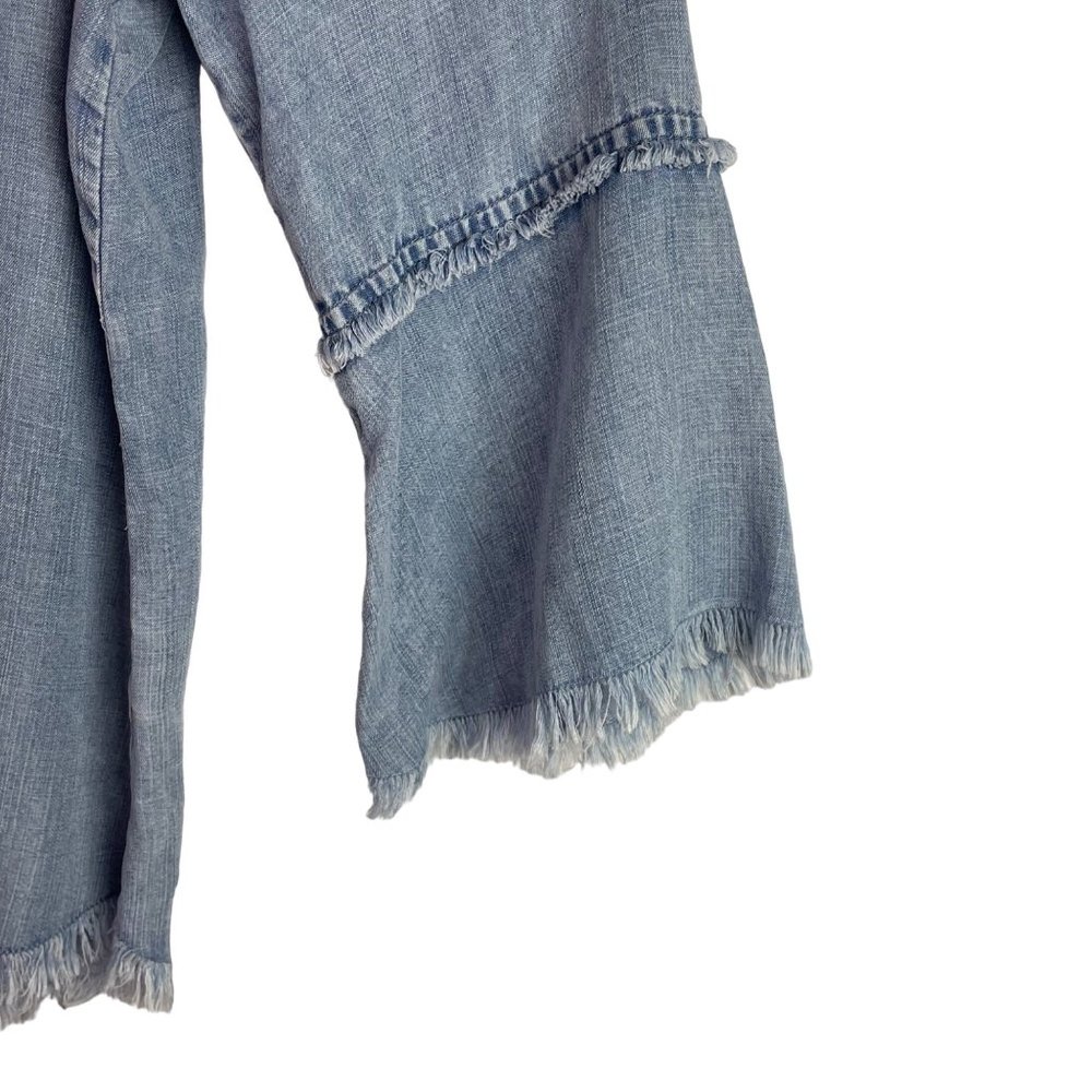 Billie T Top Chambray Medium Light Wash Blue Jean Denim 3/4 Sleeve V-Neck Frayed - Picture 4 of 8